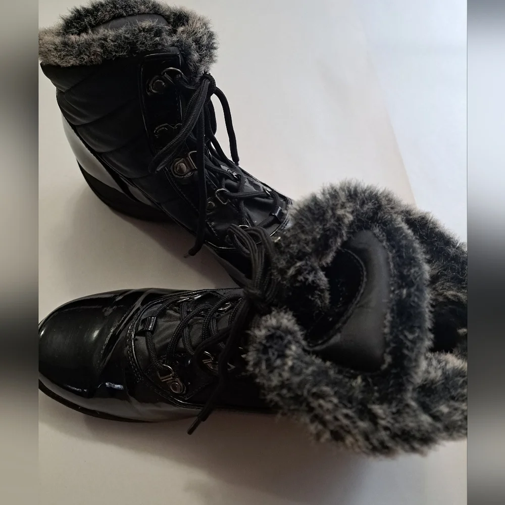 Khombu Ladies Lisa Rain/Snow Boot   Size 9